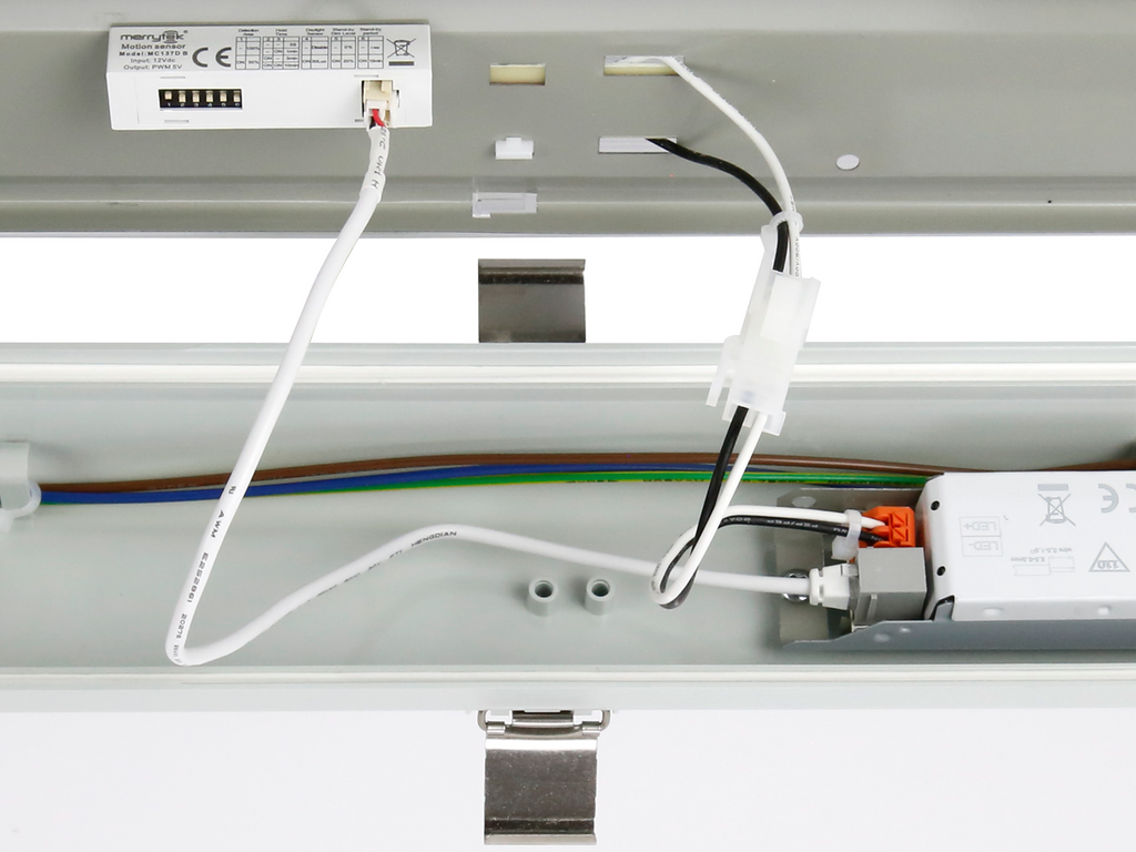 Hermetische armatuur RANGER 3CCT 3K/4K/5K 10-40W 6000lm IP66 120cm grijs PRIME bewegingssensor MV noodmodule LAW 3h AT