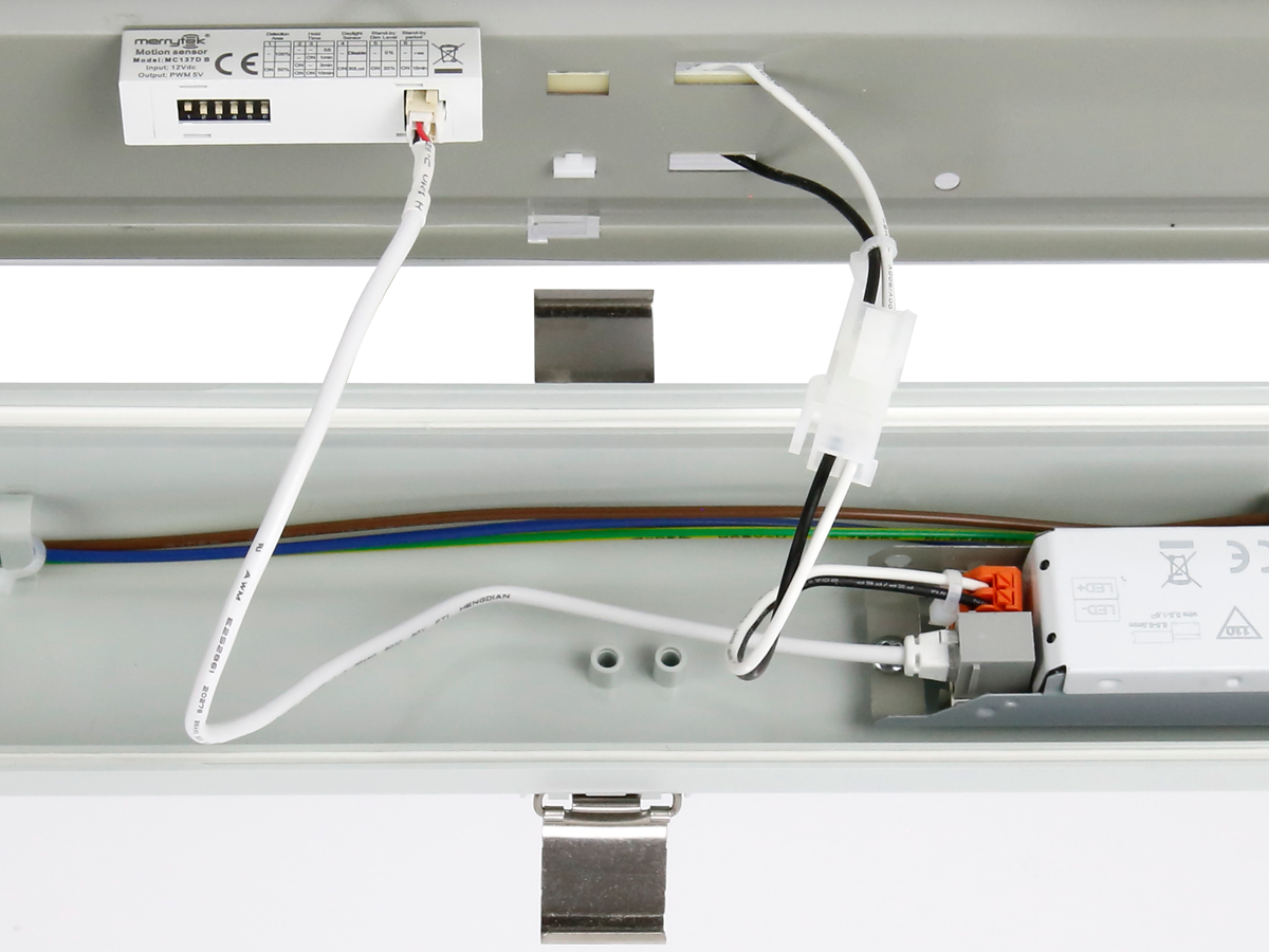 Hermetische armatuur RANGER 3CCT 3K/4K/5K 10-40W 6000lm IP66 120cm grijs PRIME bewegingssensor MV noodmodule LAW 3h AT